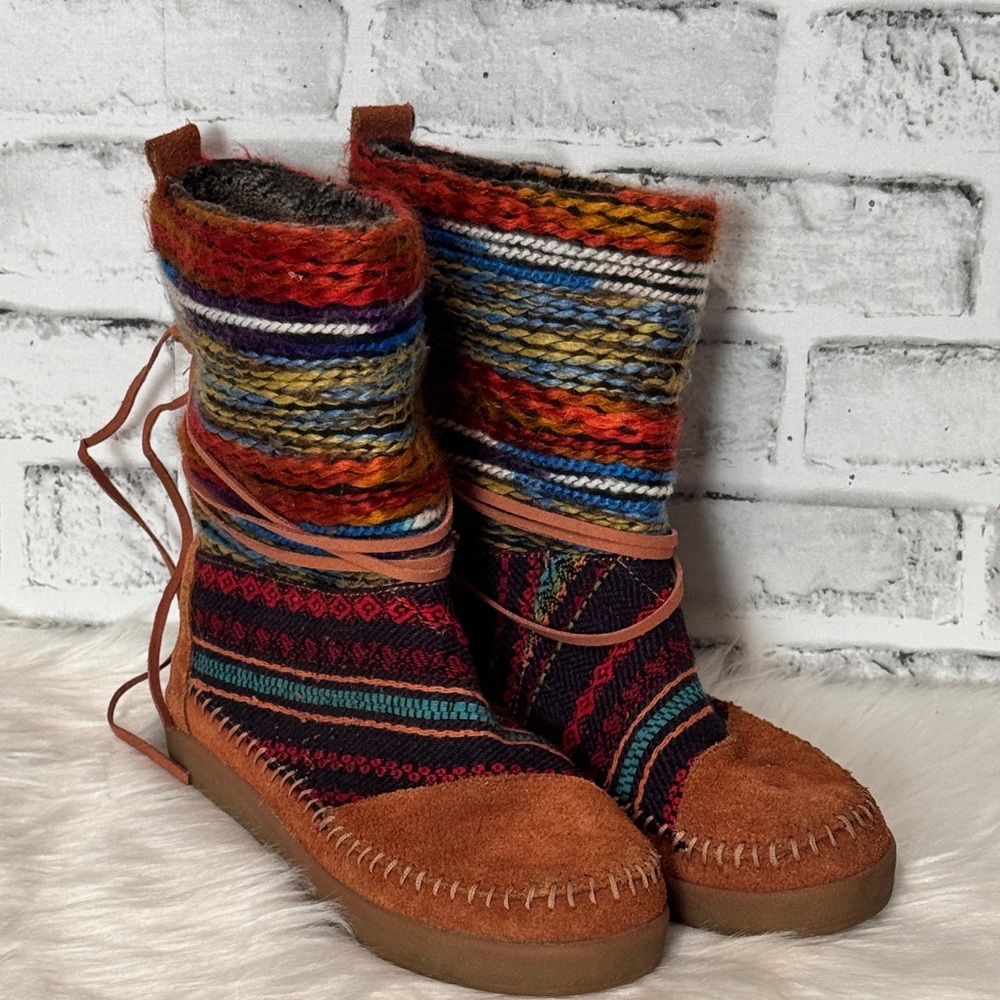 TOMS Nepal Boot Womens 6.5 Orange‎ Multi Suede Woven Faux Fur Moccasin Mid Calf